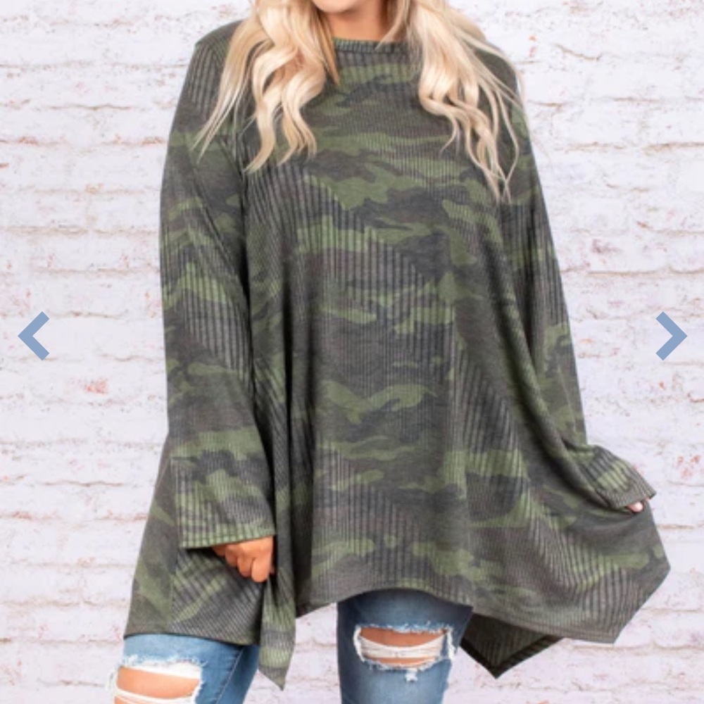 Chic Soul Flowy Camo Top